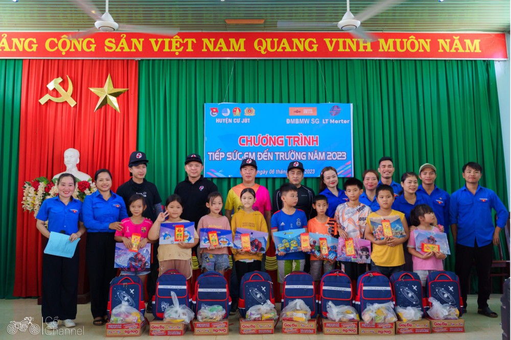 LT Moto Từ thiện tại Dak Nong Huyên Cu Jut Tiếp sức em tới trường 2023